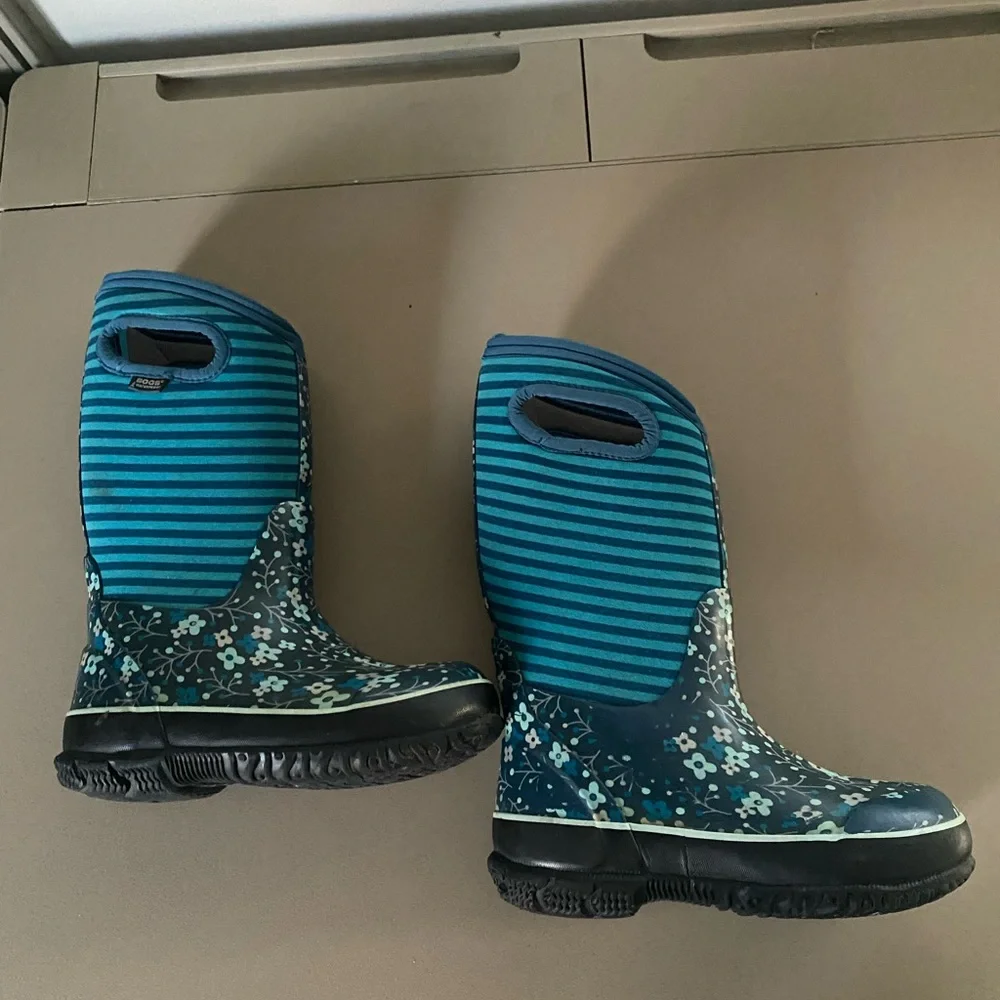 Bogs Teal Floral & Striped Kids Rain Boots - Picture 3 of 9